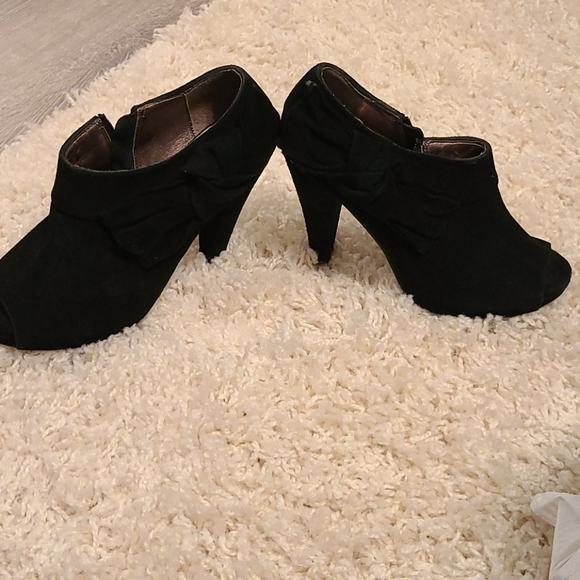 Steve Madden Open Toed Booties - Picture 3 of 3